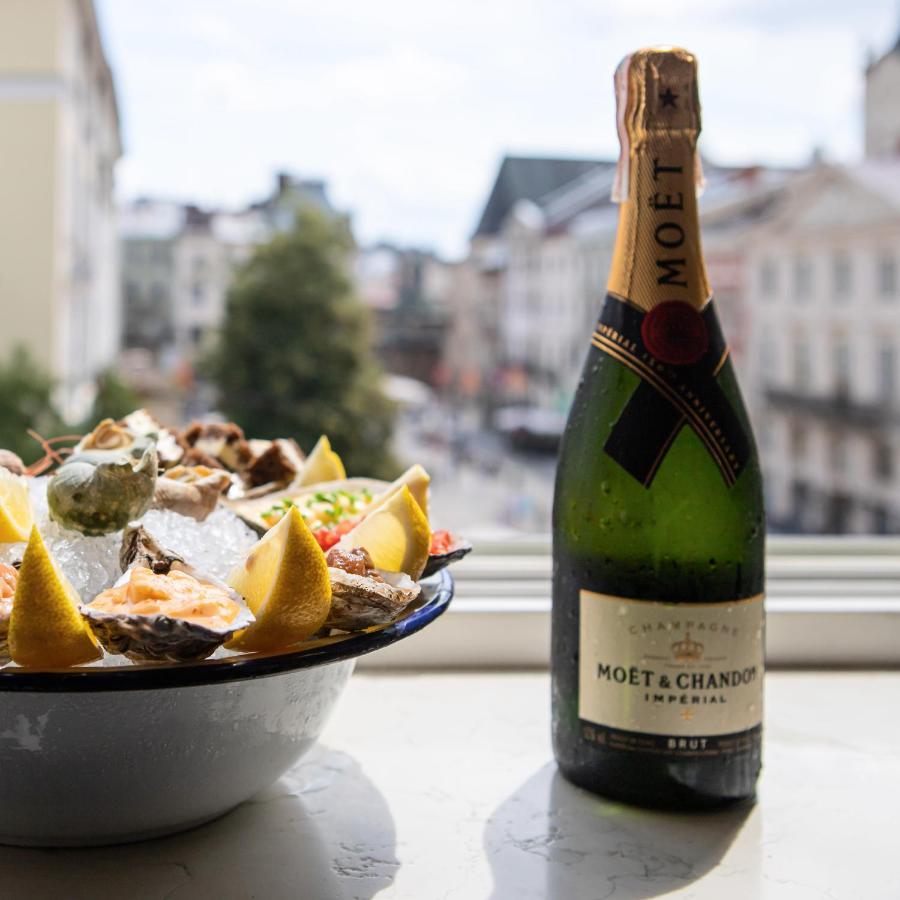Oysters&Bubbles Gastro Hotel. Rynok square Leopoli Esterno foto