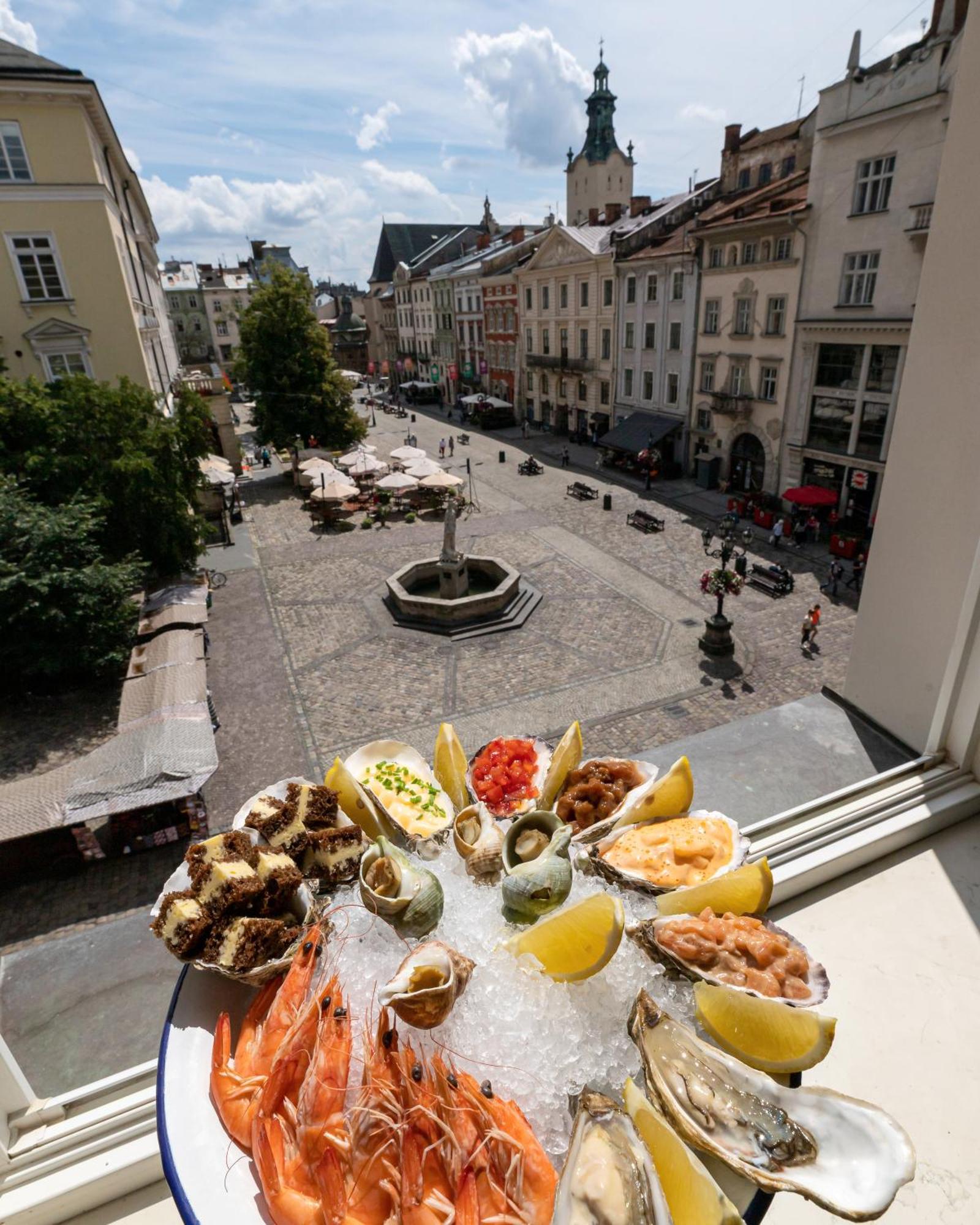 Oysters&Bubbles Gastro Hotel. Rynok square Leopoli Esterno foto
